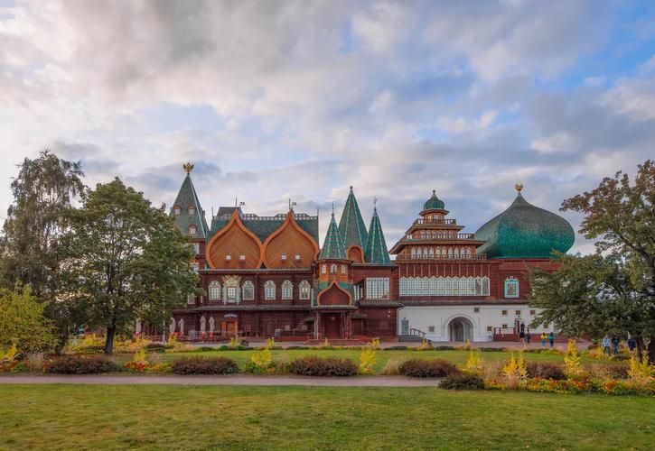 Москва: от легенд Кремля до магии кино