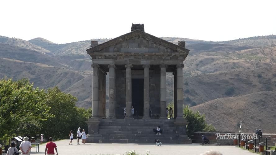 Новогодние гуляния в Армении: в гостях у религии, искусства и виноделия