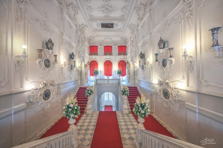 Дворцы и парки