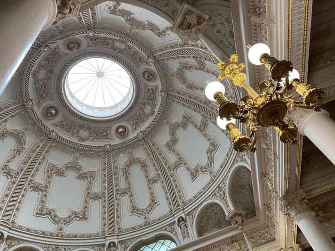 Петербург встречает Новый год: сказка, музыка и шампанское 5 дней