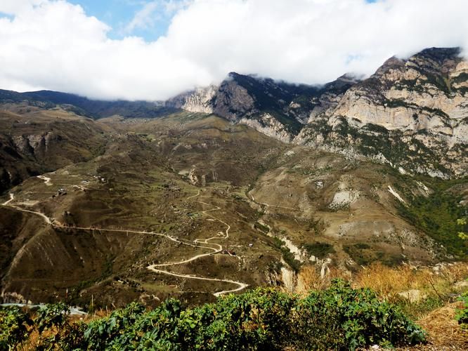 Зима в Осетии: лыжи, ущелья и традиции